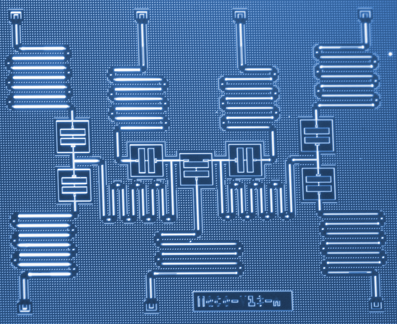 ../../../_images/qchem_device_blue.jpg
